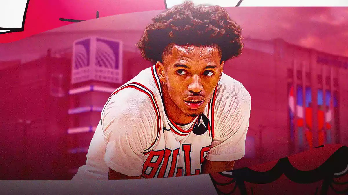 Bulls, Pistons, Julian Phillips, Billy Donovan, Julian Phillips Bulls, Julian Phillips in Bulls uni with United Center in the background