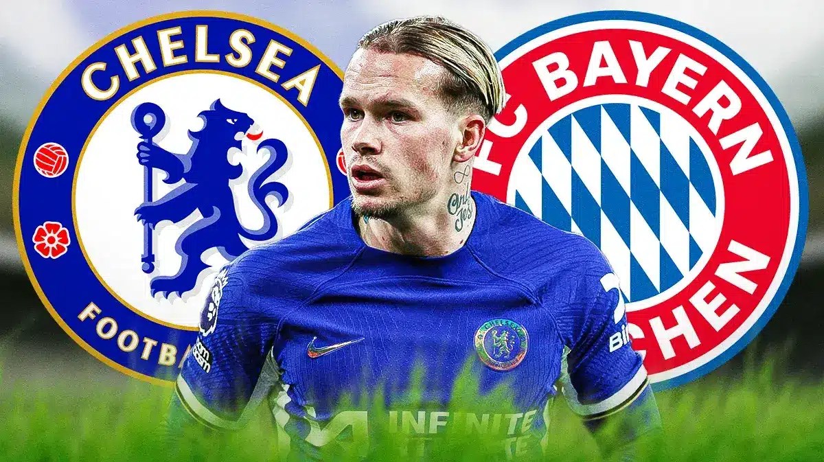Mykhailo Mudryk in front of the Chelsea and Bayern Munich logos