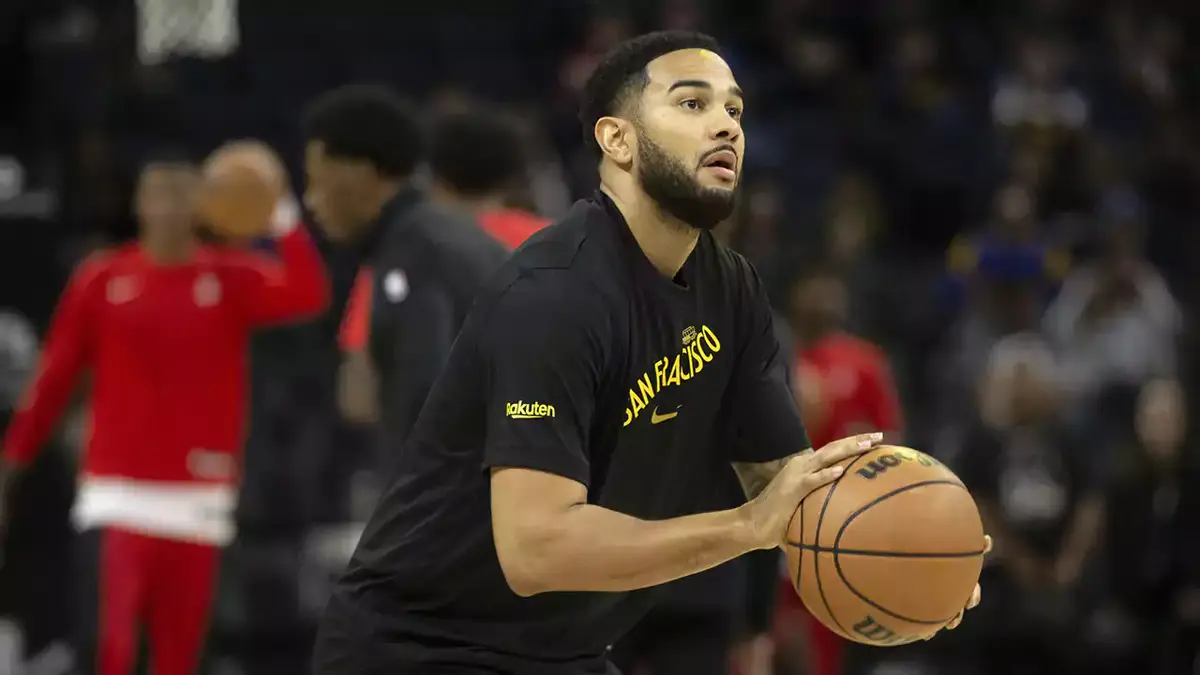 Golden State Warriors guard Cory Joseph warms up before a game against the Houston Rockets at Chase Center.