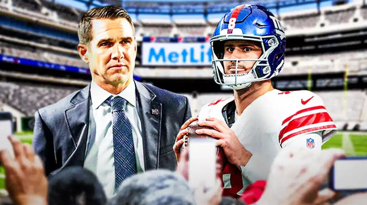 Daniel Jones throwing, Joe Schoen next to him (New York Giants)