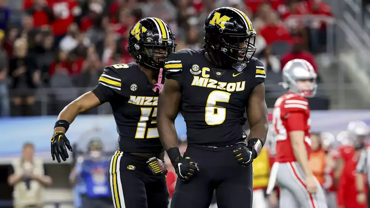Missouri Tigers defensive lineman Darius Robinson (6) and Missouri Tigers defensive back Daylan Carnell (13) celebrate during the first quarter against the Ohio State Buckeyes at AT&T Stadium