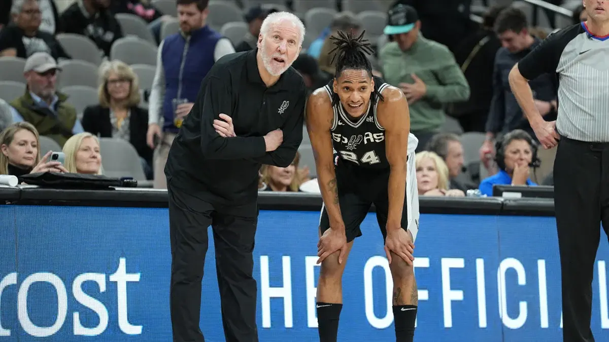 San Antonio Spurs head coach Gregg Popovich talks with guard Devin Vassell (24) in the second half against the Orlando Magic at Frost Bank Center.