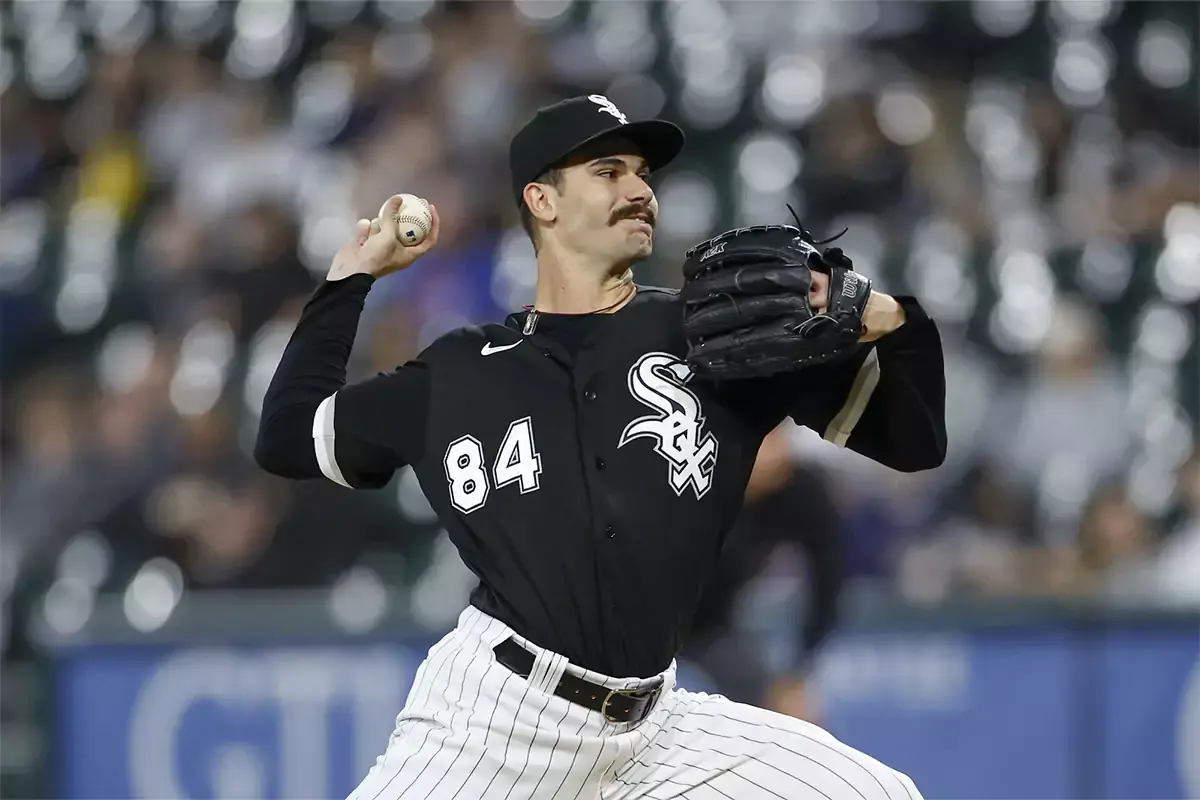 Chicago White Sox starting pitcher Dylan Cease (84) delivers a pitch against the San Diego Padres during the first inning at Guaranteed Rate Field