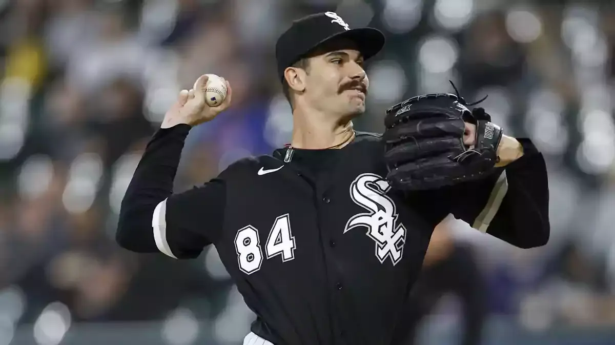 Chicago White Sox starting pitcher Dylan Cease (84) delivers a pitch against the San Diego Padres during the first inning at Guaranteed Rate Field.