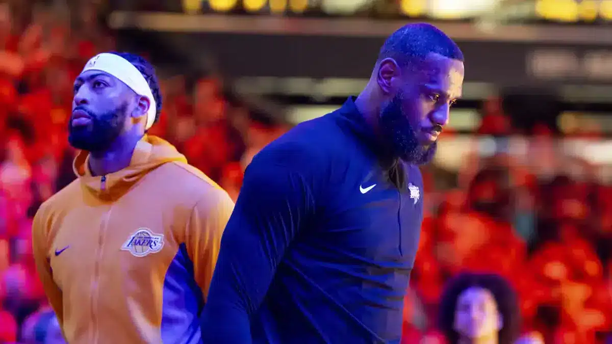  Los Angeles Lakers forward LeBron James (right) and Anthony Davis against the Phoenix Suns at Footprint Center. Mandatory Credit