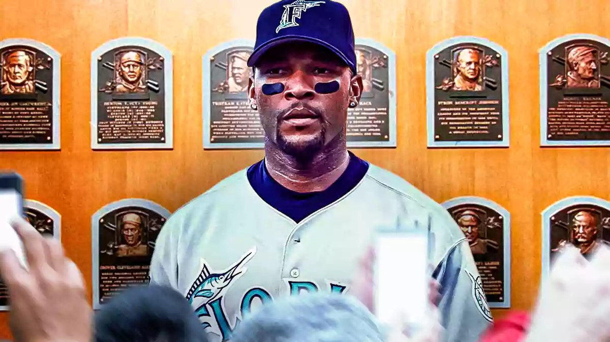 Gary Sheffield, MLB Hall of Fame, Gary Sheffield Hall of Fame, MLB, Hall of Fame, Gary Sheffield with baseball Hall of Fame in the background