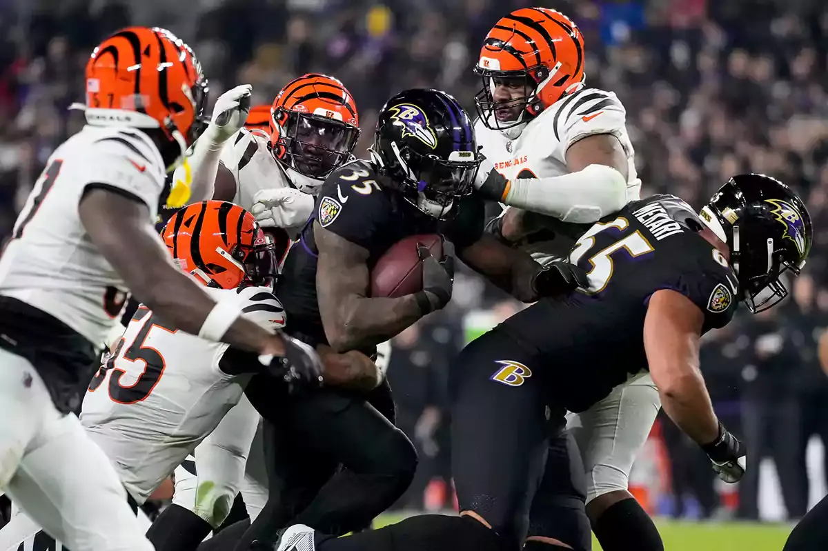 Baltimore Ravens running back Gus Edwards (35) rushes up the middle in the fourth quarter of the NFL Week 11 game between the Baltimore Ravens and the Cincinnati Bengals at M&T Bank Stadium in Baltimore