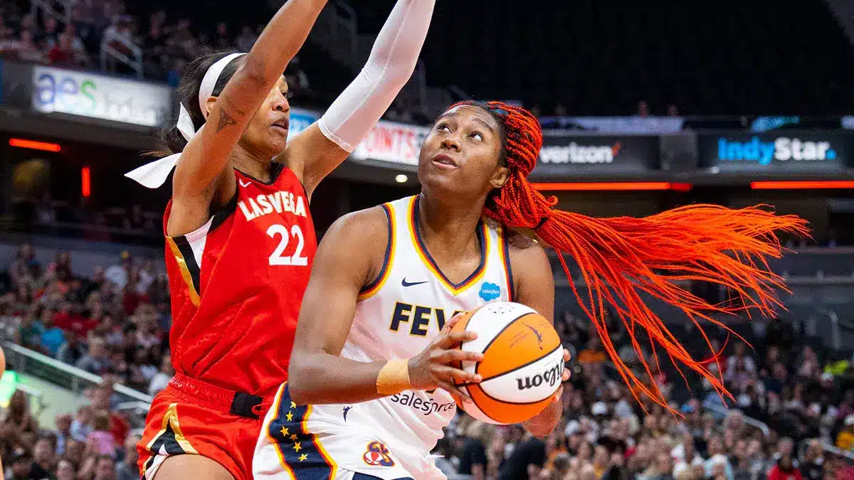 Indiana Fever center Aliyah Boston (7) shoots the ball while Las Vegas Aces forward A'ja Wilson (22) defends in the first half at Gainbridge Fieldhouse.