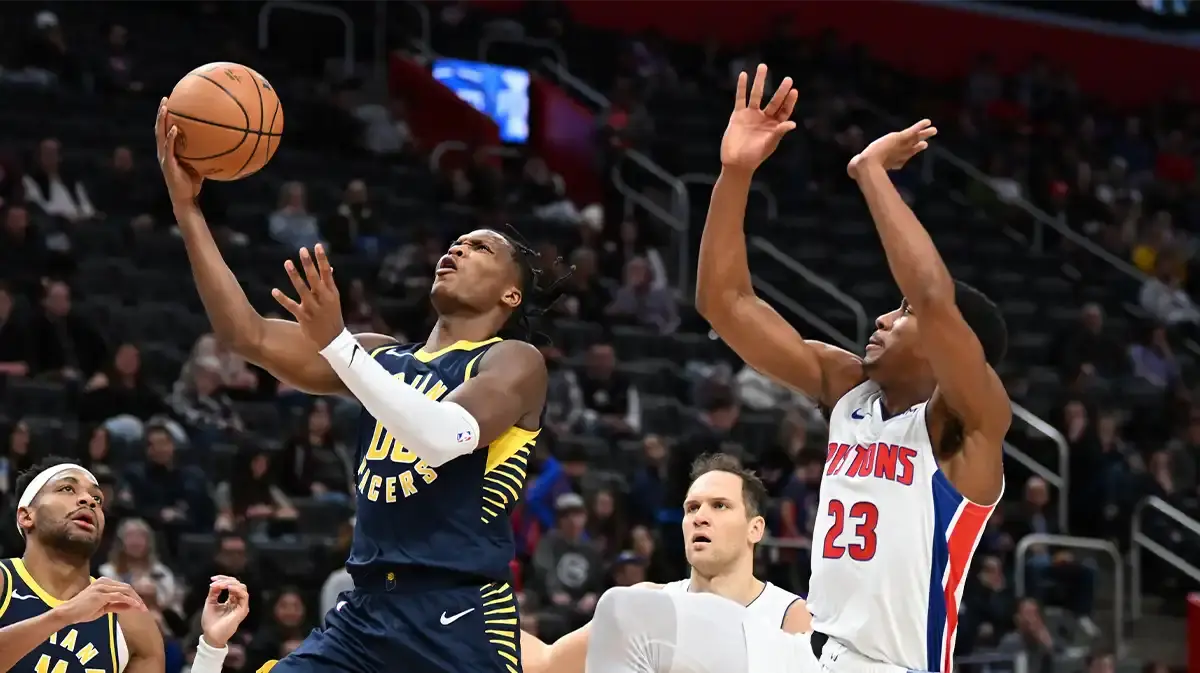 Indiana Pacers guard Bennedict Mathurin (00) drives to the basket past Detroit Pistons guard Jaden Ivey (23) in the second quarter at Little Caesars Arena. 