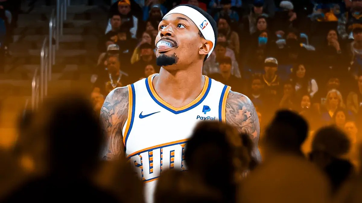 Suns' Bradley Beal looks at Rockets crowd amid injury decision