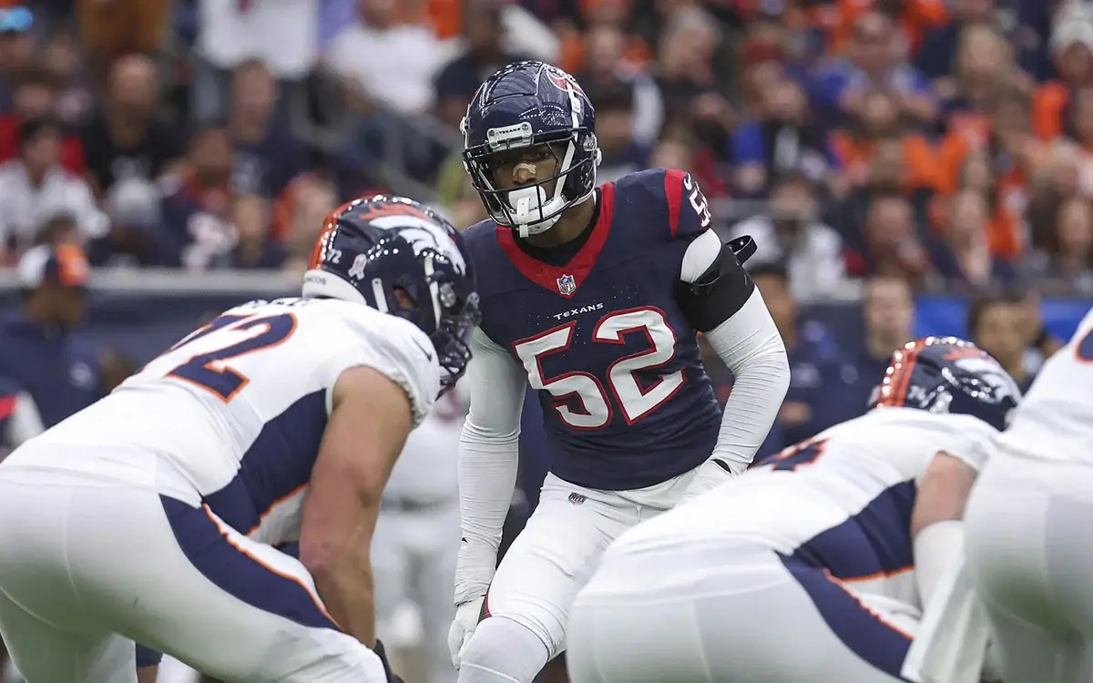 Houston Texans defensive end Jonathan Greenard (52) at the line of scrimmage during the game against the Denver Broncos at NRG Stadium.