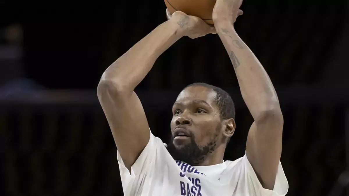 Phoenix Suns forward Kevin Durant (35) shoots during warmups before the game against the Golden State Warriors at Chase Center. 