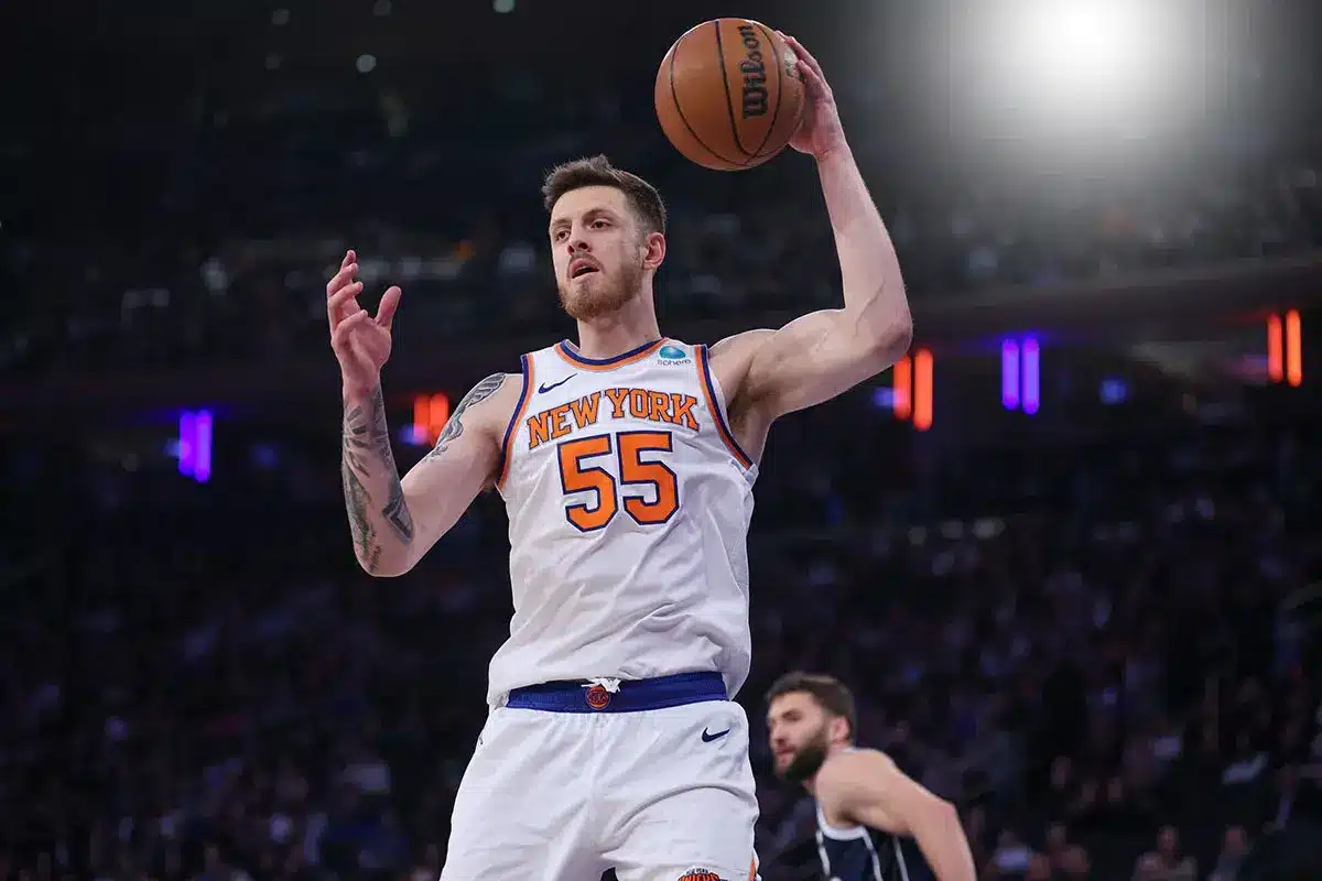 New York Knicks center Isaiah Hartenstein (55) rebounds during the first quarter against the Dallas Mavericks at Madison Square Garden.