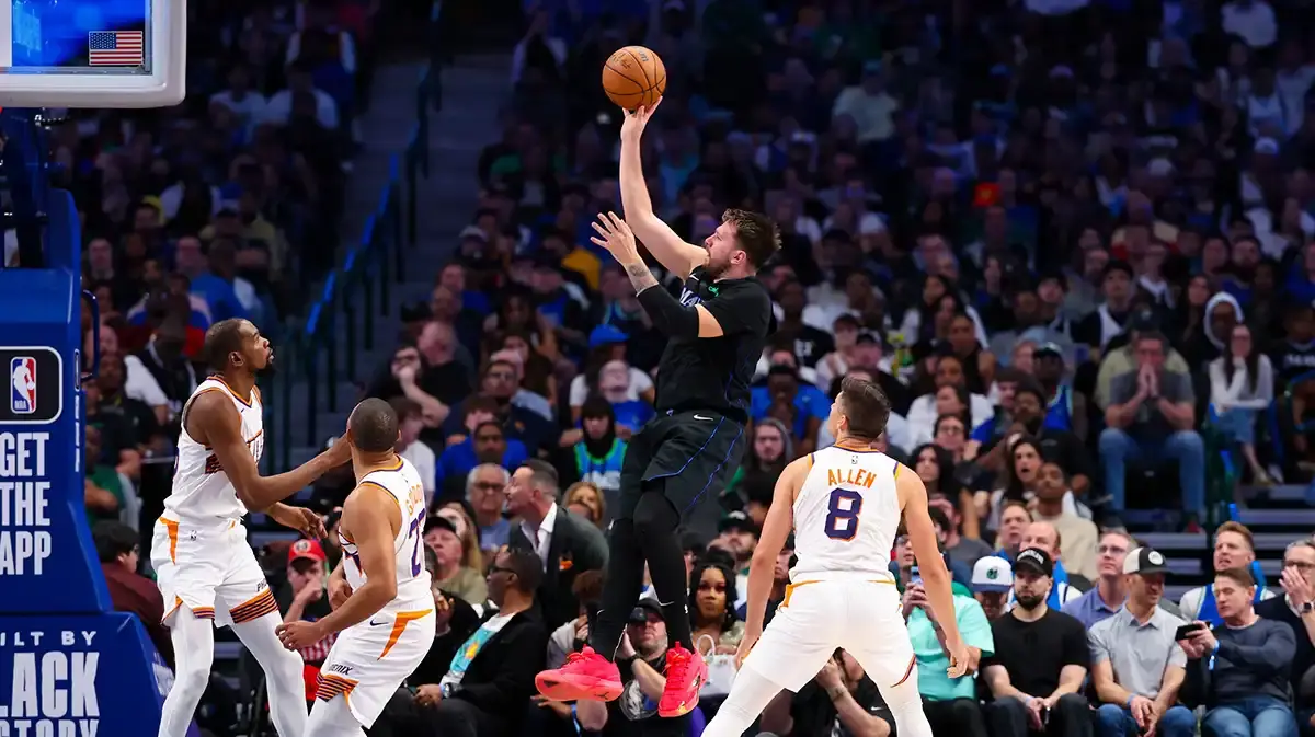 Dallas Mavericks guard Luka Doncic (77) shoots past Phoenix Suns guard Grayson Allen (8) during the second half at American Airlines Center. 