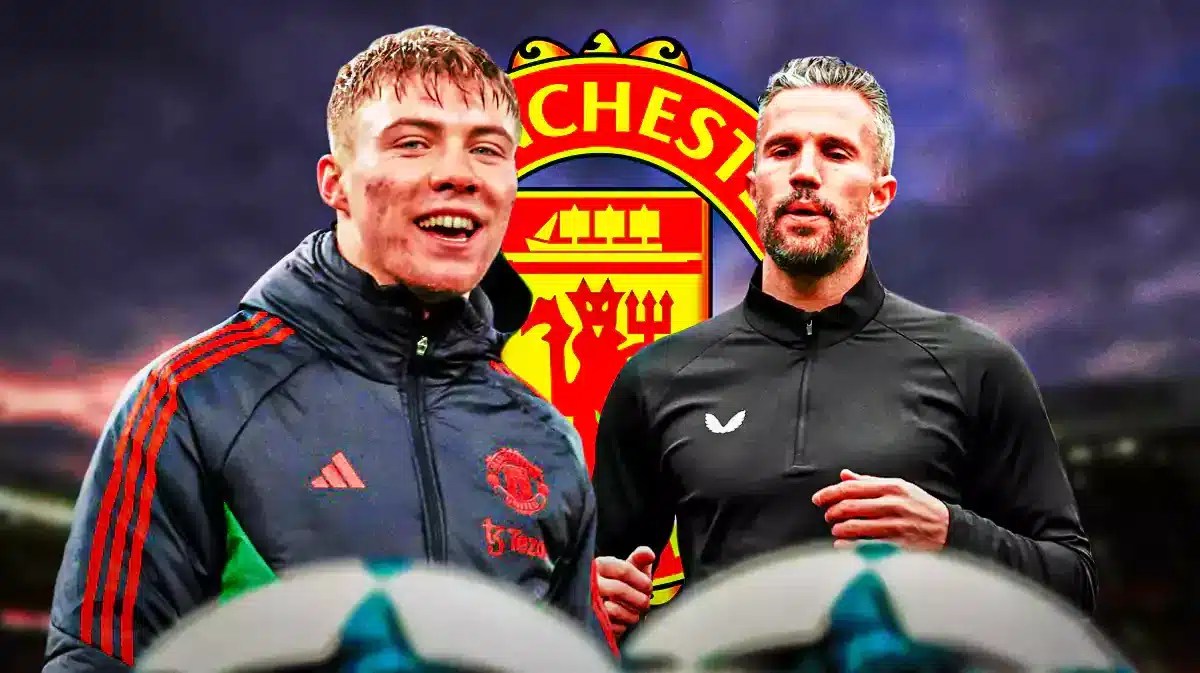 Rasmus Hojlund and Robin van Persie in front of the Manchester United logo