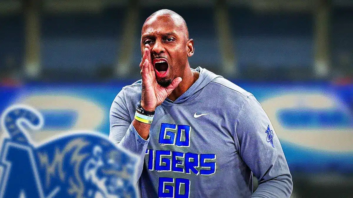 Memphis basketball, Tigers, Penny Hardaway, Rice basketball, Memphis Rice, Penny Hardaway with Memphis basketball arena in the background