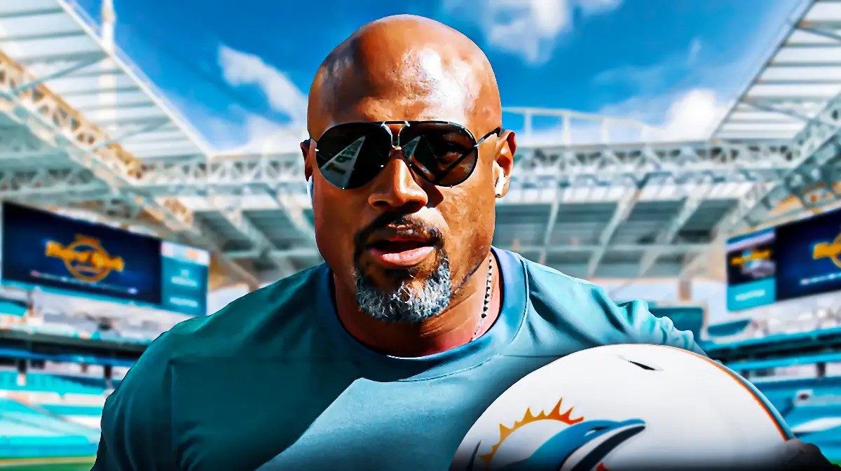 Dolphins, Ravens, Anthony Weaver, Anthony Weaver Dolphins, Dolphins DC, Anthony Weaver with Dolphins stadium in the background