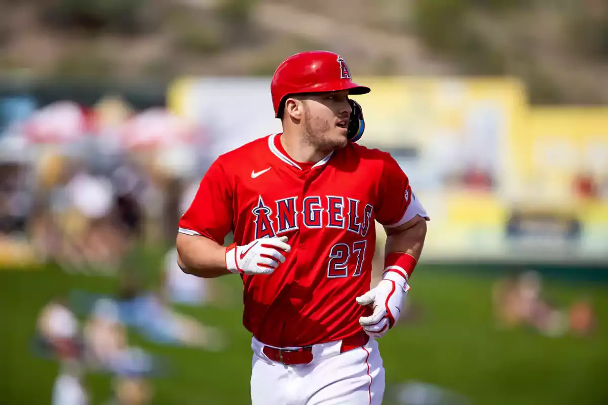 Mike Trout running on the Los Angeles Angels during spring training