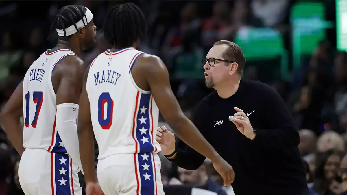 Philadelphia 76ers head coach Nick Nurse (R) talks with 76ers guard Buddy Hield (17) and 76ers guard Tyrese Maxey (0) against the Washington Wizards in the second half at Capital One Arena.