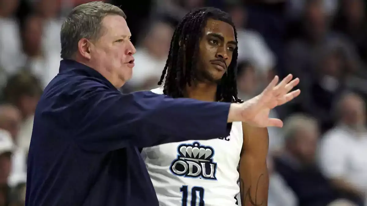  Old Dominion Monarchs head coach Jeff Jones talks to Old Dominion Monarchs guard Tyrone Williams (10) at Chartway Arena at the Ted Constant Convocation Center. 