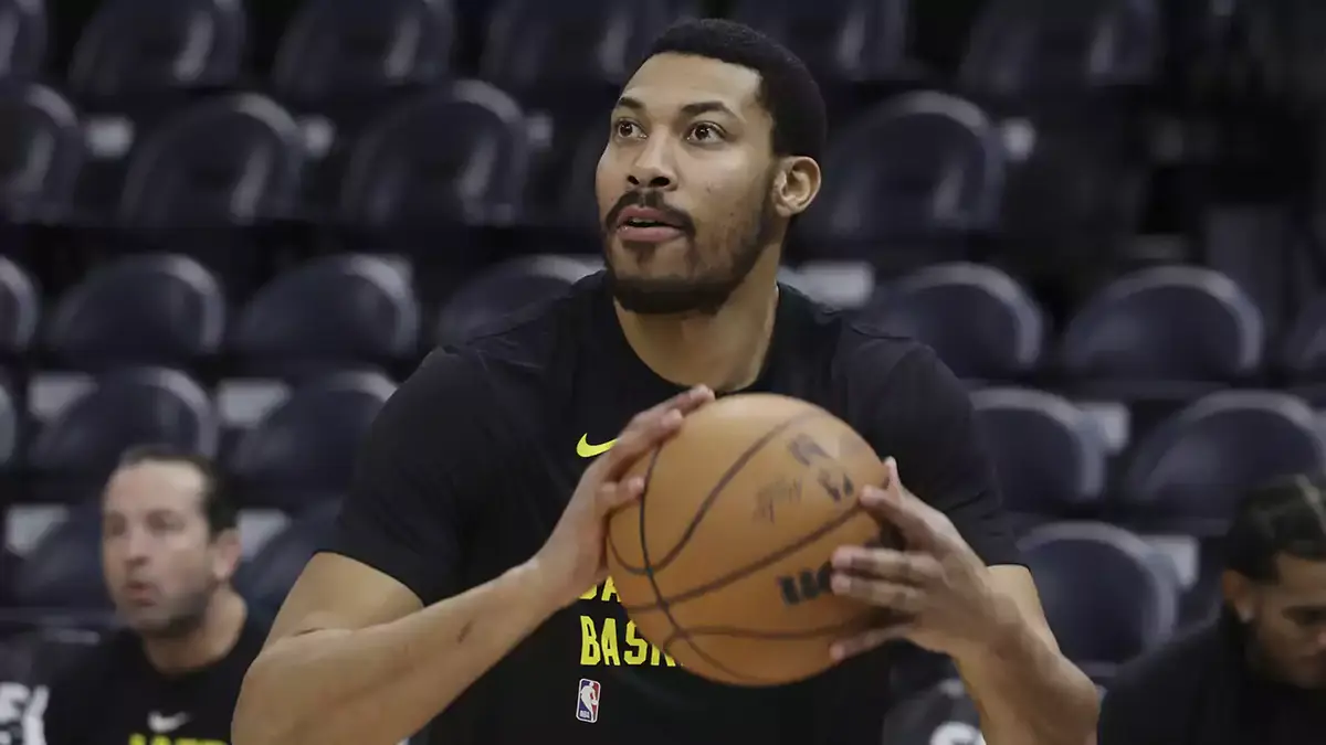 Utah Jazz forward Otto Porter Jr. (22) warms up before the game against the Golden State Warriors at Delta Center.