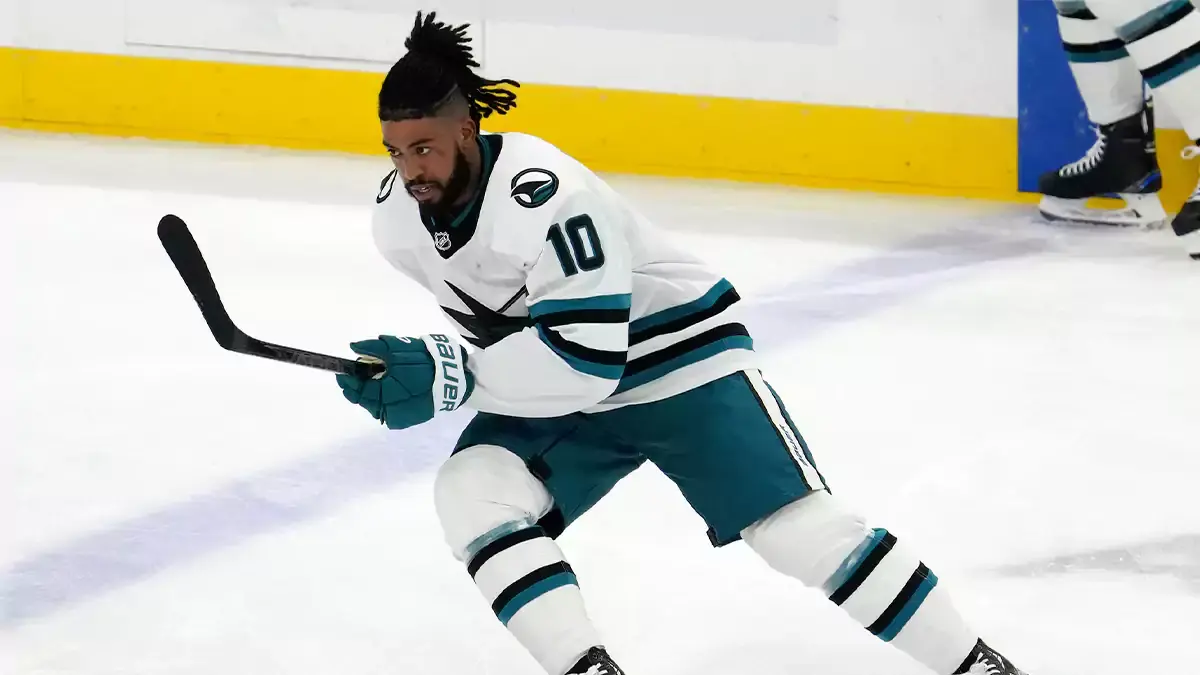 San Jose Sharks left wing Anthony Duclair (10) warms up prior to the game against the Florida Panthers at Amerant Bank Arena.