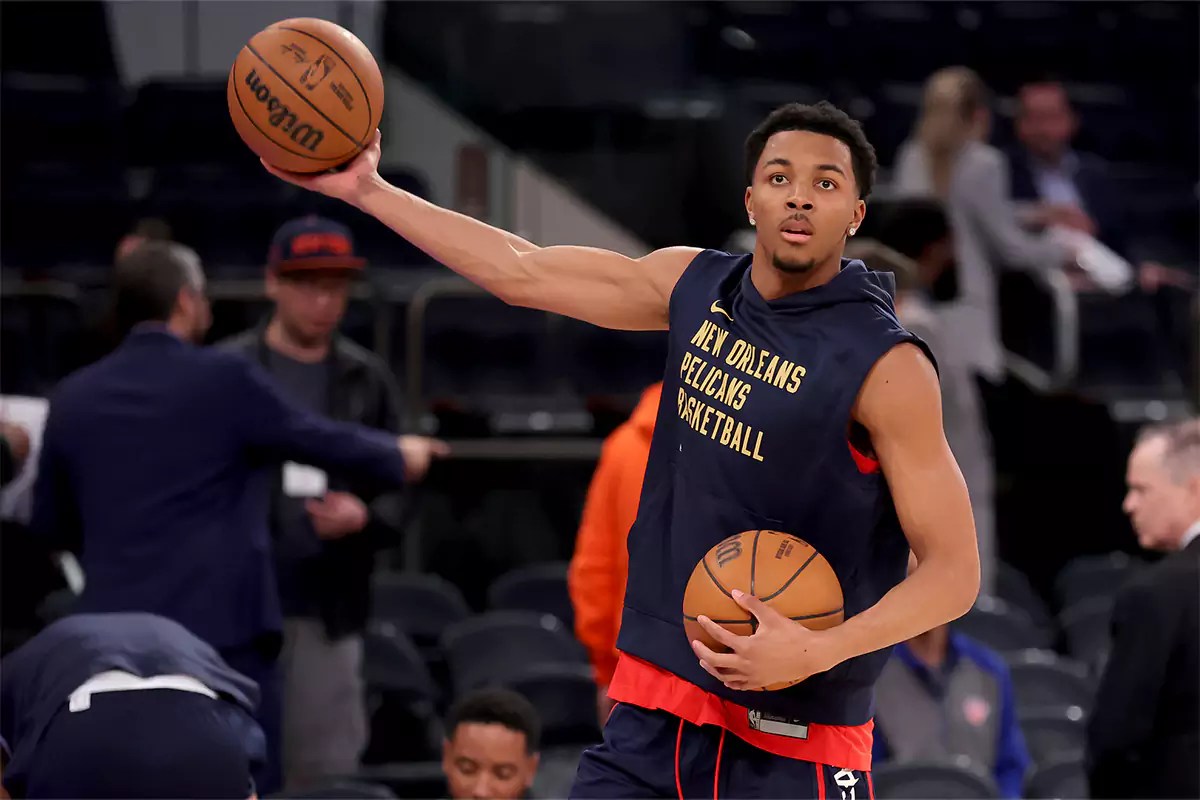 New Orleans Pelicans guard Trey Murphy III (25) warms up before a game against the New York Knicks at Madison Square Garden.