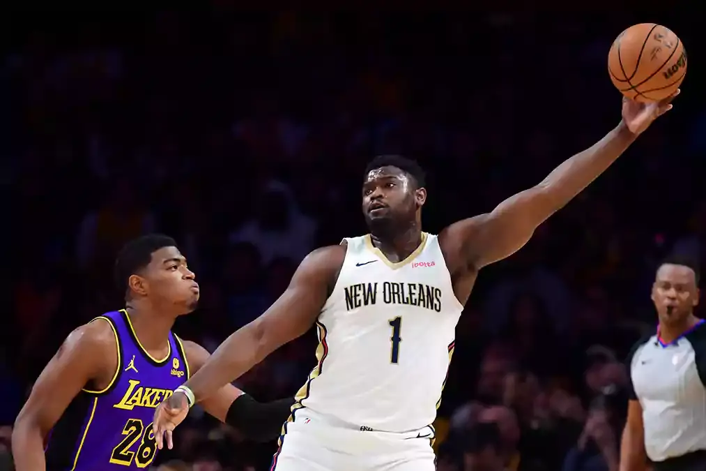 New Orleans Pelicans forward Zion Williamson (1) controls the ball against Los Angeles Lakers forward Rui Hachimura (28) during the first half at Crypto.com Arena.