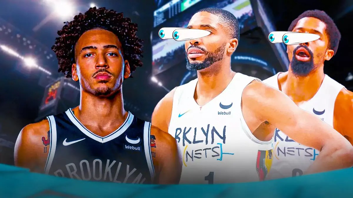 Photo: Mikal Bridges, Spencer Dinwiddie in Nets jerseys with peeping eyes, Jalen Wilson behind them in Nets jersey in action