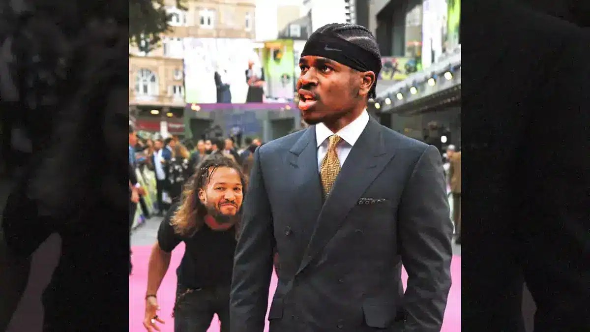 Rockets' Aaron Holiday as Henry Cavill, Knicks' Jalen Brunson as Jason Momoa