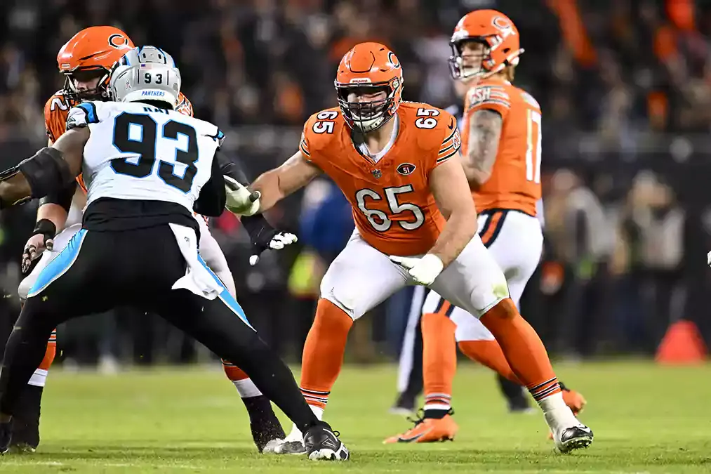 Chicago Bears offensive lineman Cody Whitehair (65) blocks against the Carolina Panthers at Soldier Field.