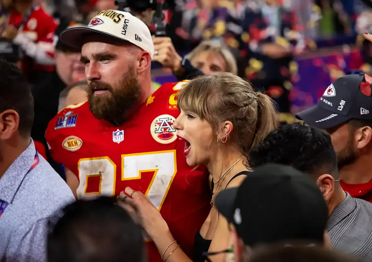 Chiefs tight end Travis Kelce and Taylor Swift at Super Bowl. 