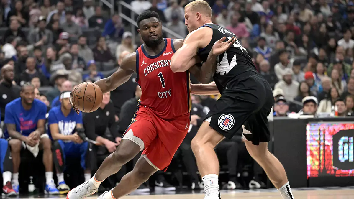 New Orleans Pelicans forward Zion Williamson (1) is defended by Los Angeles Clippers center Mason Plumlee (44) in the first half at Crypto.com Arena. 