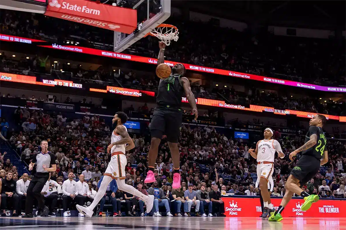 New Orleans Pelicans forward Zion Williamson (1) dunks the ball against the San Antonio Spurs during the first half at the Smoothie King Center.