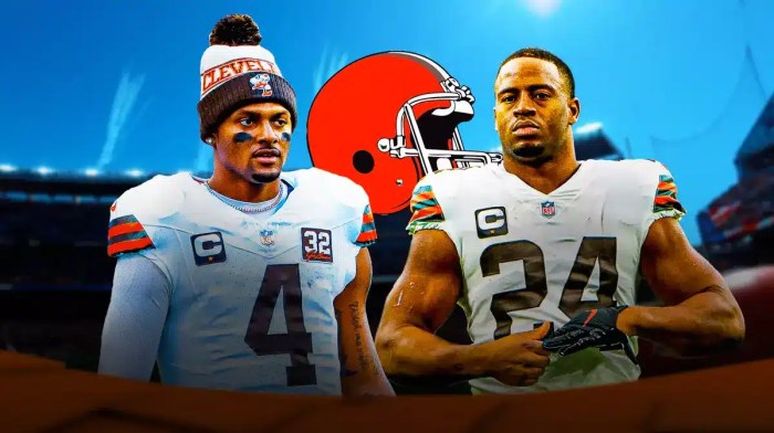 Browns' Deshaun Watson stands next to Nick Chubb amid contract talks