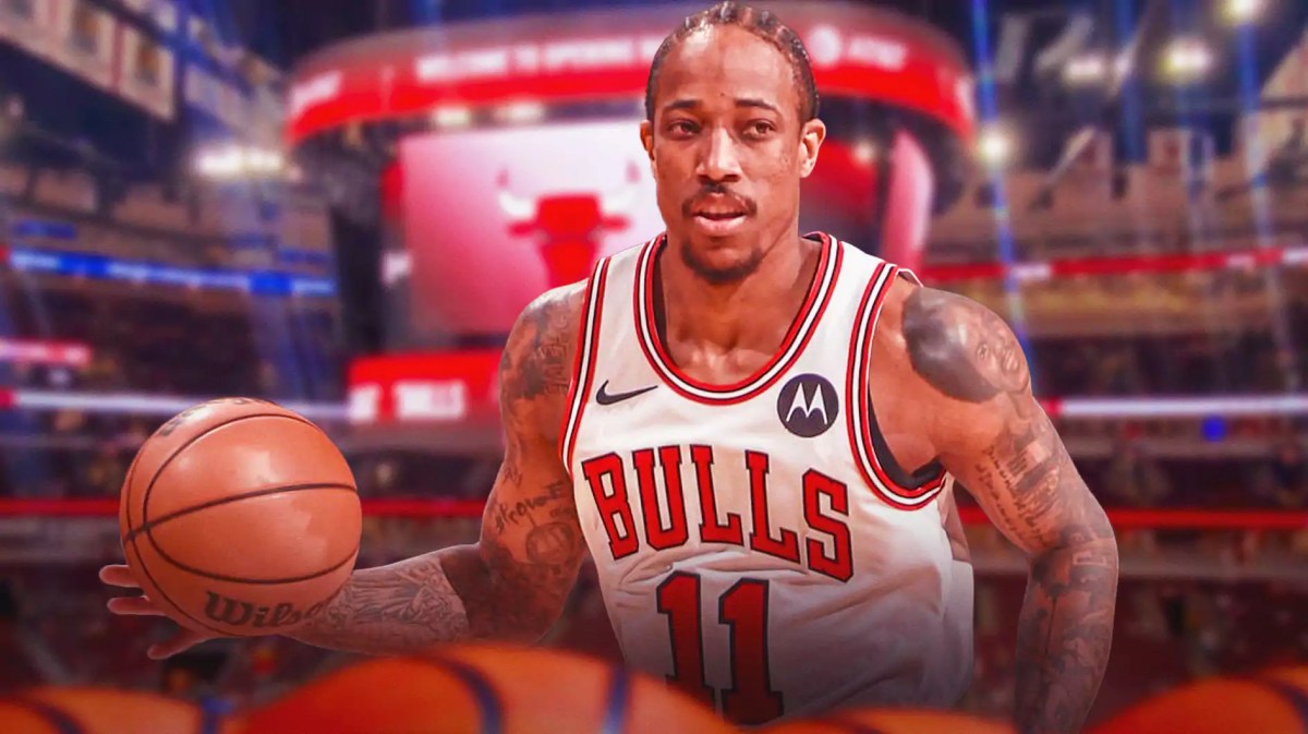 Bulls, Chicago, DeMar DeRozan, DeMar DeRozan Bulls, DeMar DeRozan minutes, DeMar DeRozan in Bulls uni with Bulls arena in the background