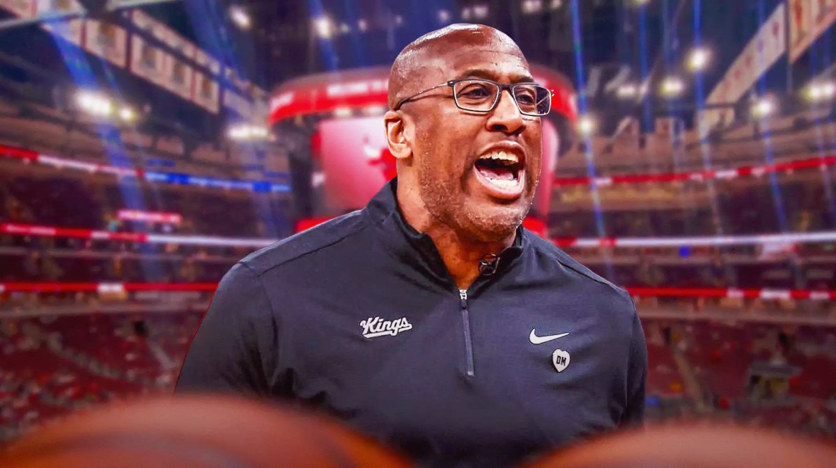 Bulls, Kings, Mike Brown, Billy Donovan, Bulls Kings, Mike Brown with Bulls arena in the background