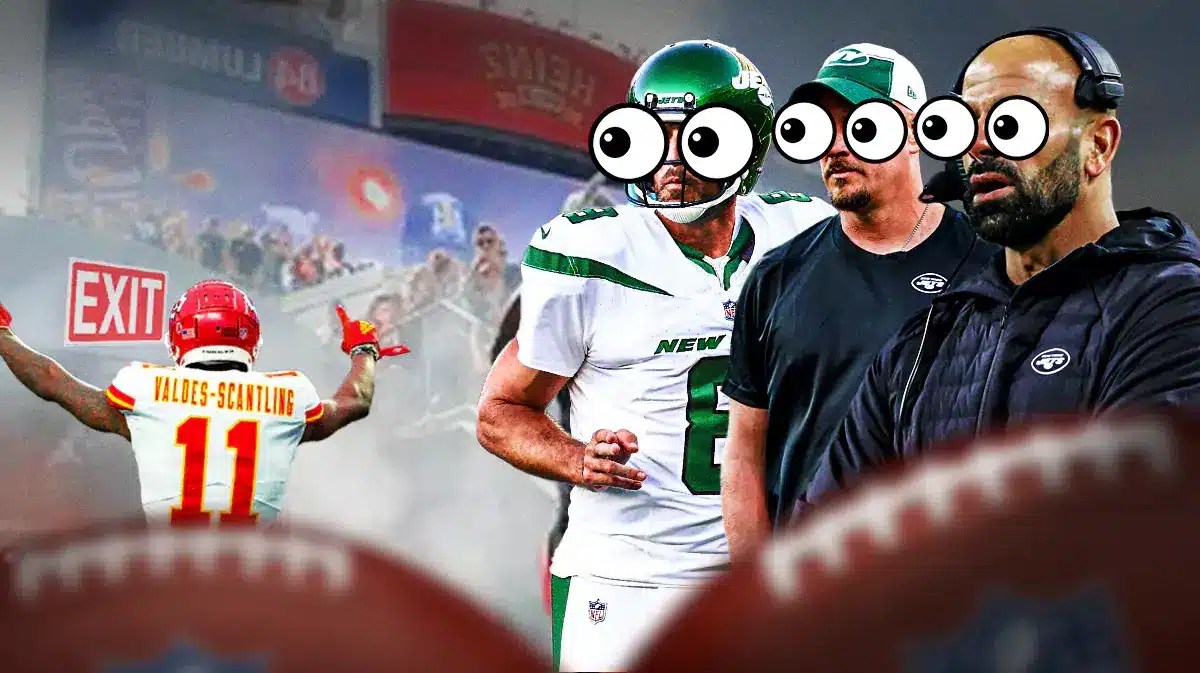 Robert Saleh, Nathaniel Hackett and Aaron Rodgers with eyes bugging out watching Marquez Valdes-Scantling going through Chiefs exit door