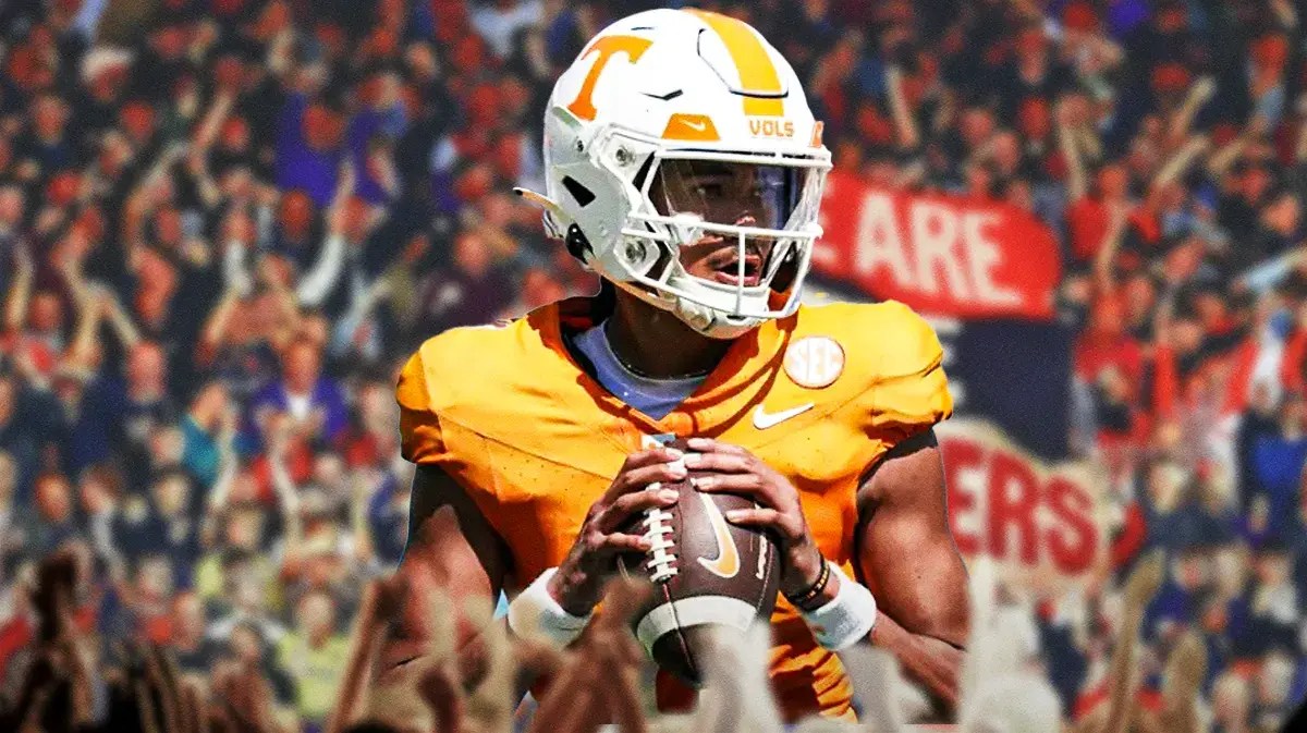 Tennessee football sophomore quarterback Nico Iamaleava