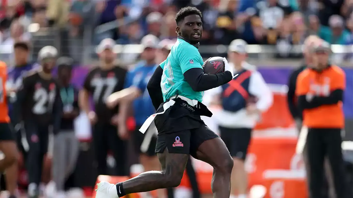 AFC wide receiver Tyreek Hill (10) of the Miami Dolphins makes a catch during the 2024 Pro Bowl at Camping World Stadium