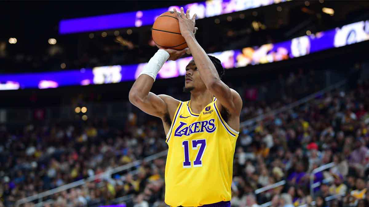 Los Angeles Lakers forward Alex Fudge (17) shoots against the Brooklyn Nets during the second half at T-Mobile Arena. 