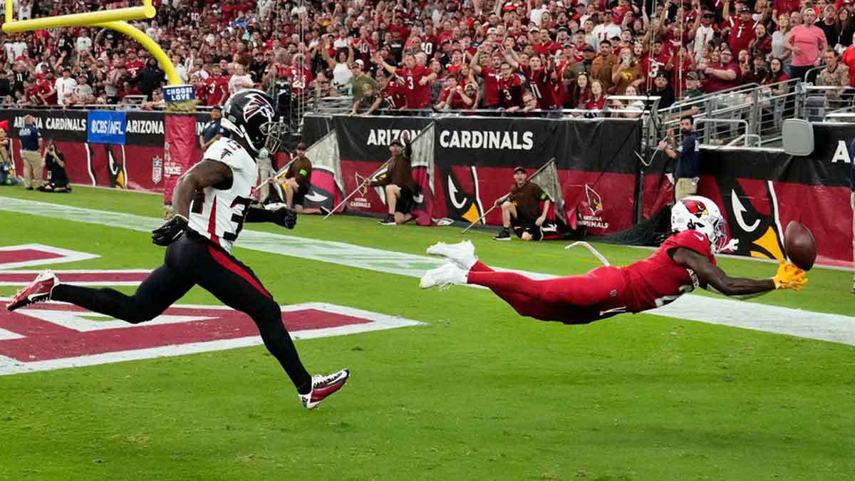  Arizona Cardinals wide receiver Marquise Brown (2) misses a touchdown catch against the Atlanta Falcons in the first half at State Farm Stadium