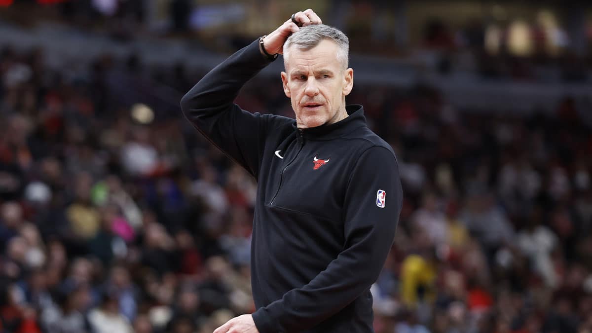 Chicago Bulls head coach Billy Donovan reacts during the second half at United Center