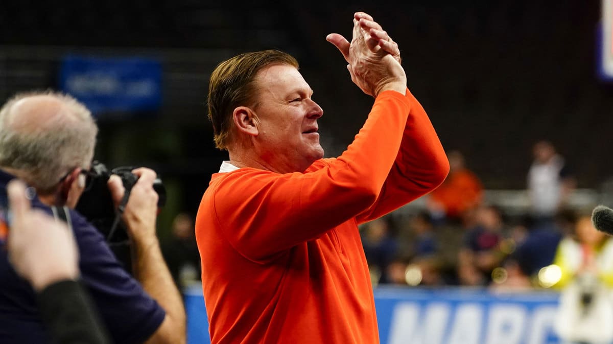 Illinois Fighting Illini head coach Brad Underwood gestures after the game against the Duquesne Dukes of the second round of the 2024 NCAA Tournament at CHI Health Center Omaha