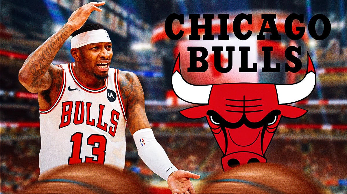 Bulls' Torrey Craig signals to crowd after injury in Clippers game