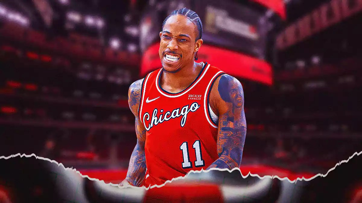 Bulls, DeMar DeRozan, Billy Donovan, DeMar DeRozan Bulls, Billy Donovan Bulls, DeMar DeRozan in Bulls uni with United Center in the background