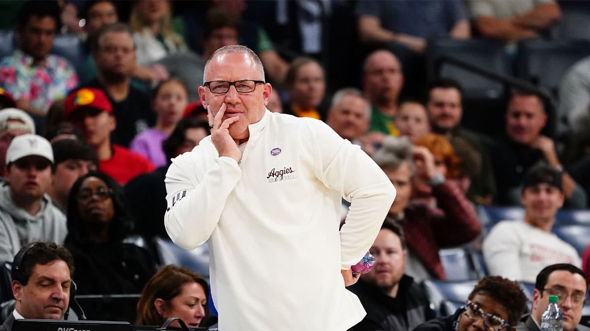 Texas A&M Aggies head coach Buzz Williams reacts in the first half against the Houston Cougars in the second round of the 2024 NCAA Tournament at FedExForum. 