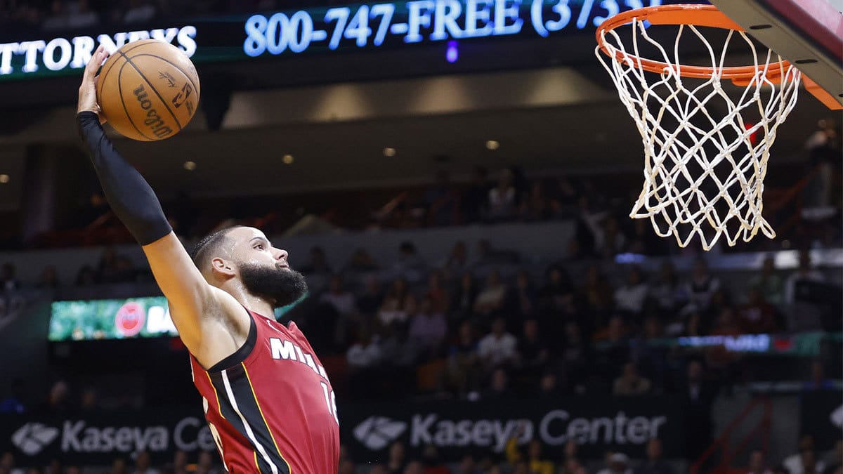 Miami Heat forward Caleb Martin (16) dunks against the Washington Wizards in the first half at Kaseya Center. 