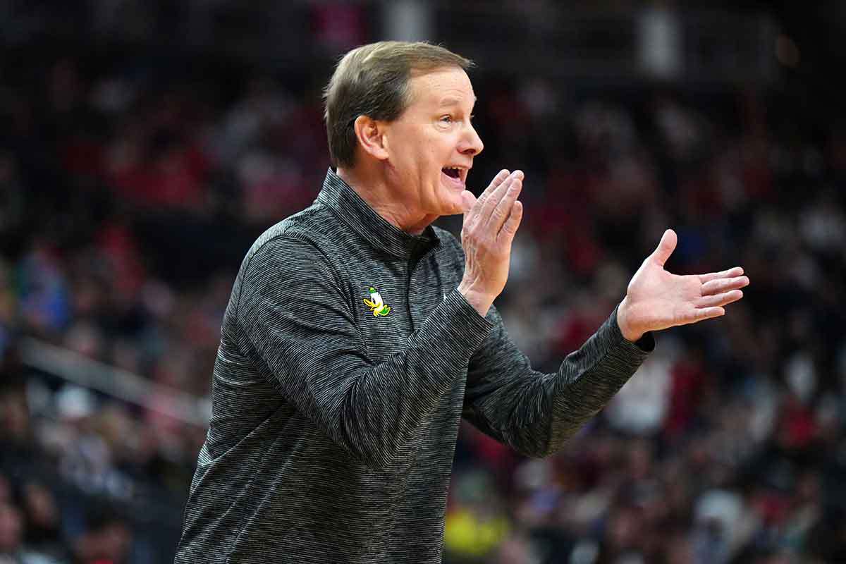 Oregon Ducks head coach Dana Altman reacts in the first half against the Arizona Wildcats at T-Mobile Arena.