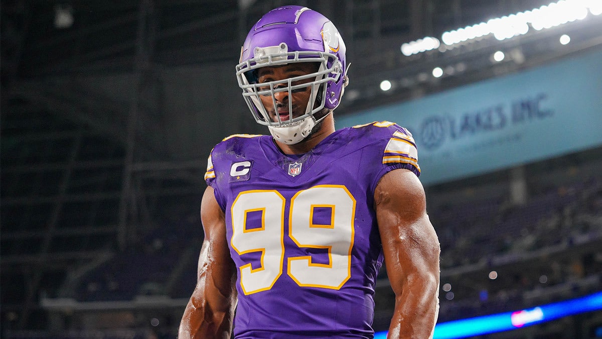 Danielle Hunter on the Minnesota Vikings before becoming a free agent in the NFL offseason